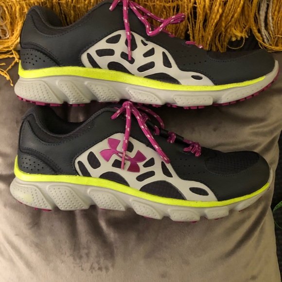 Under armour gray with lime and raspberry size 9 - Picture 2 of 5